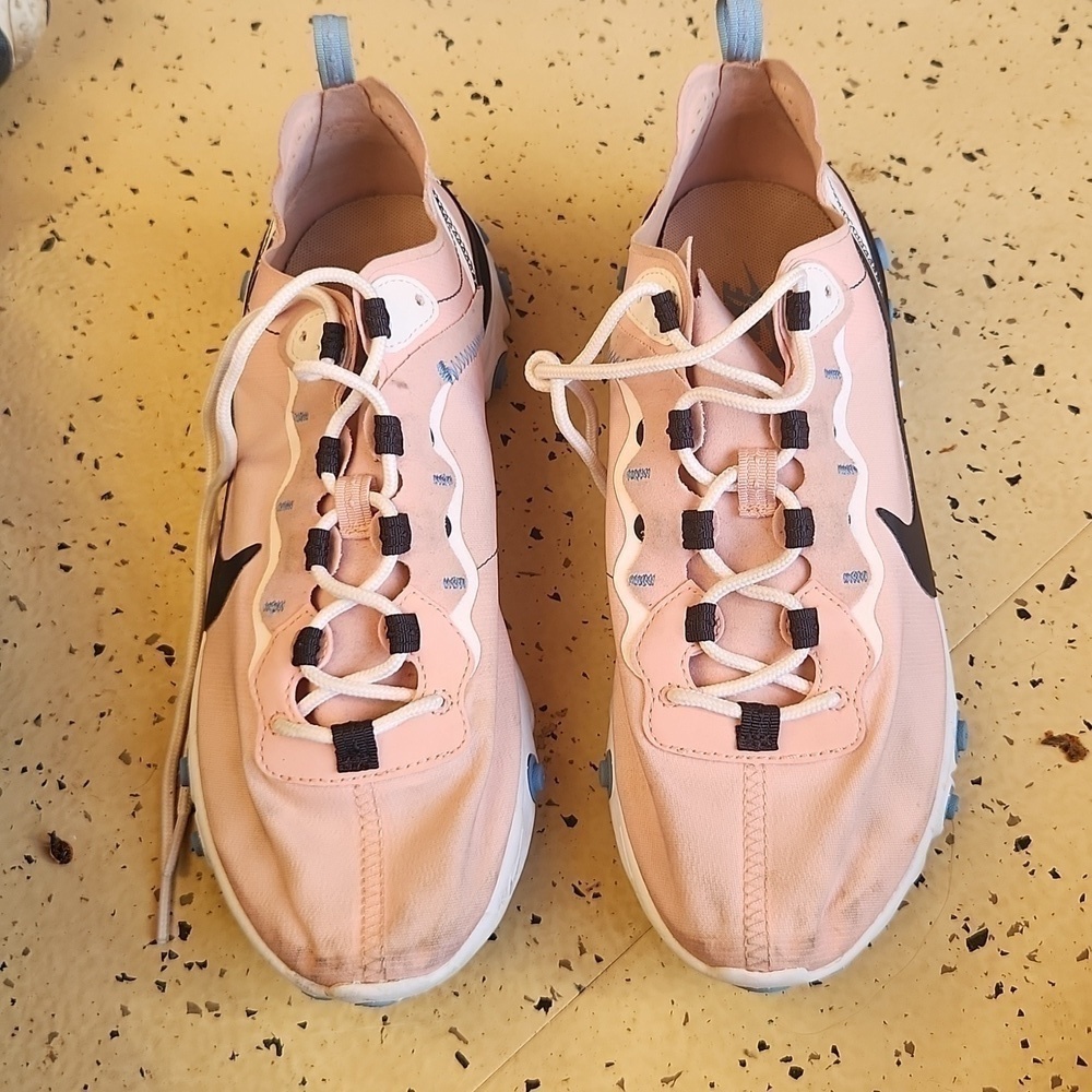 Nike React element women's size 9.5 great condition